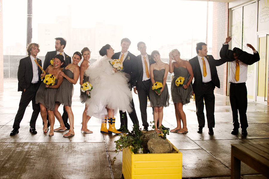 bridal-party-in-rain